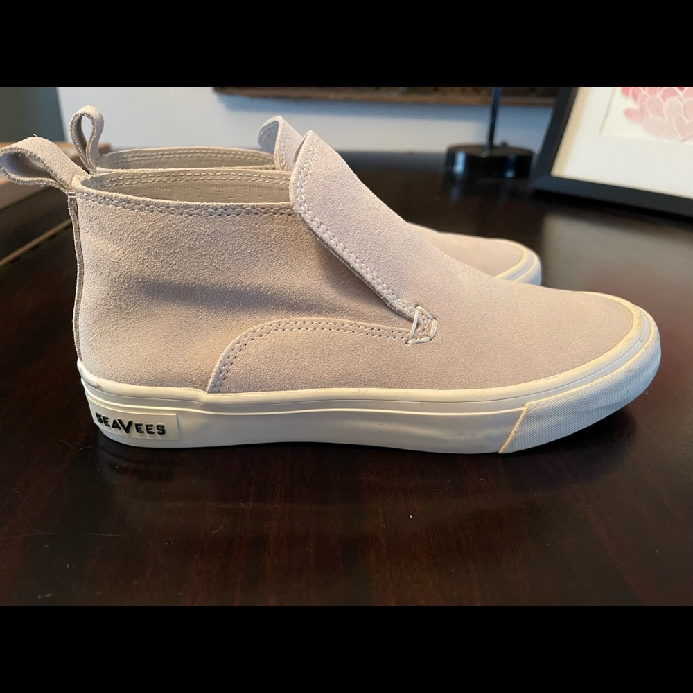 SeaVees light grey suede chukka boots Size 7 only worn a few times.